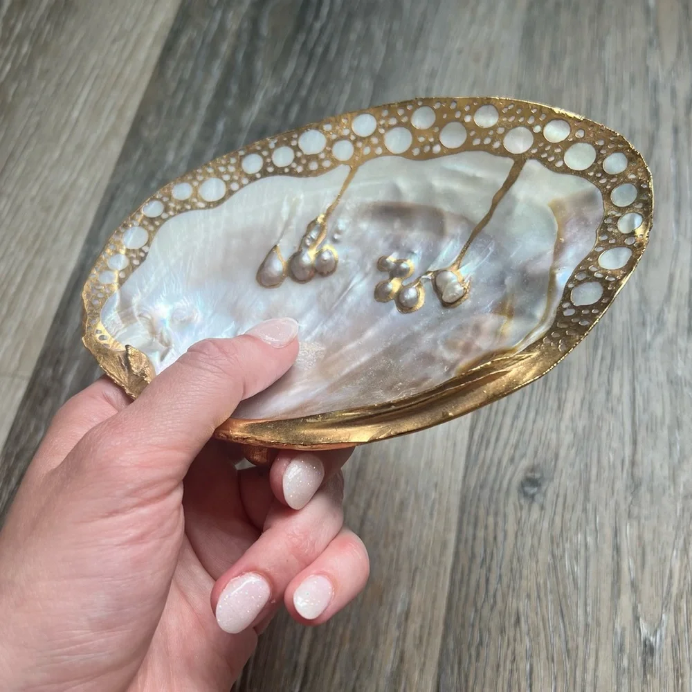 Pearlescent/ iridescent / oyster style jewelry or soap dish